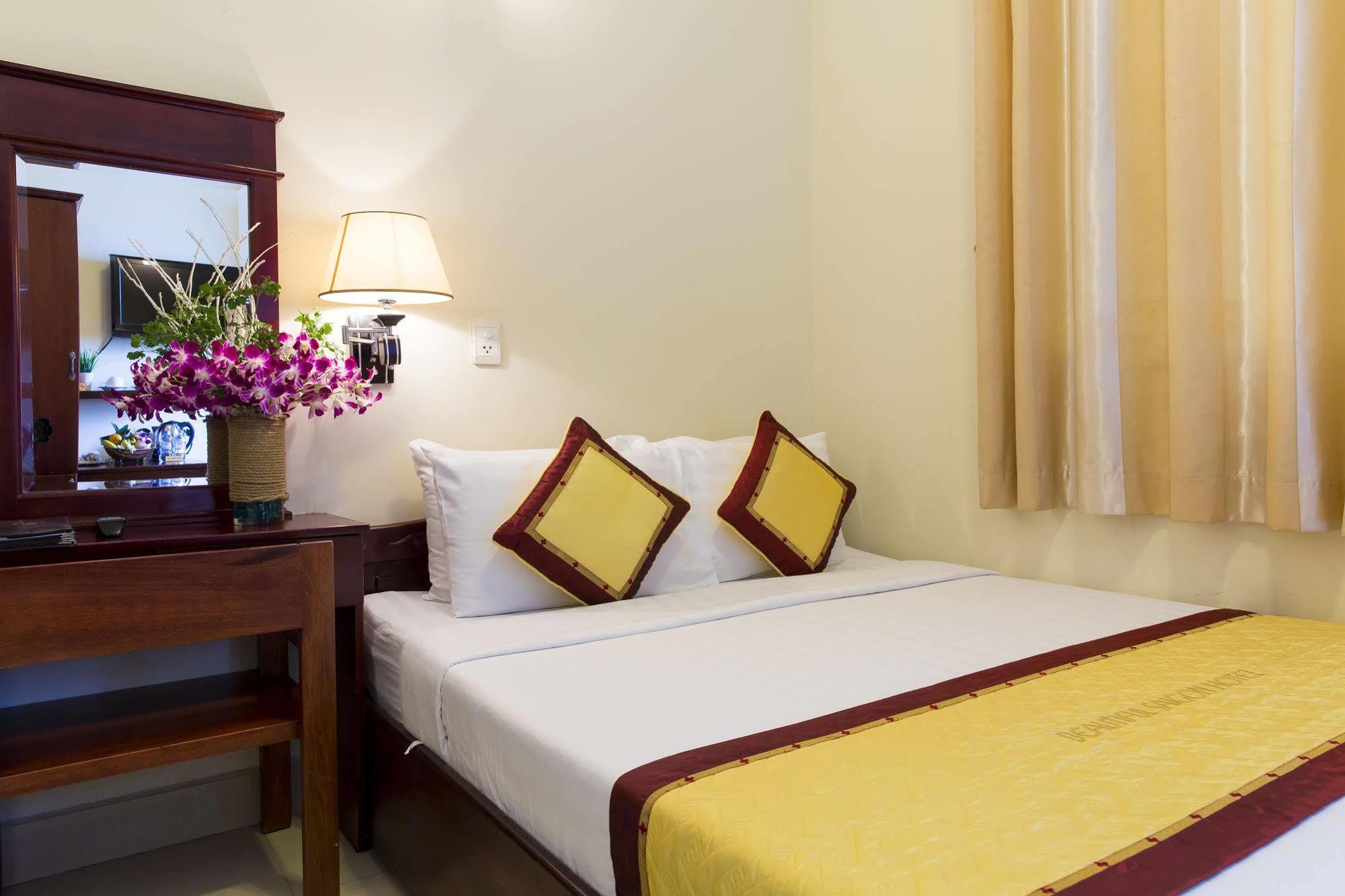 Valentine Luxury Hotel - 31 Bui Vien Street Ho Chi Minh-stad Buitenkant foto