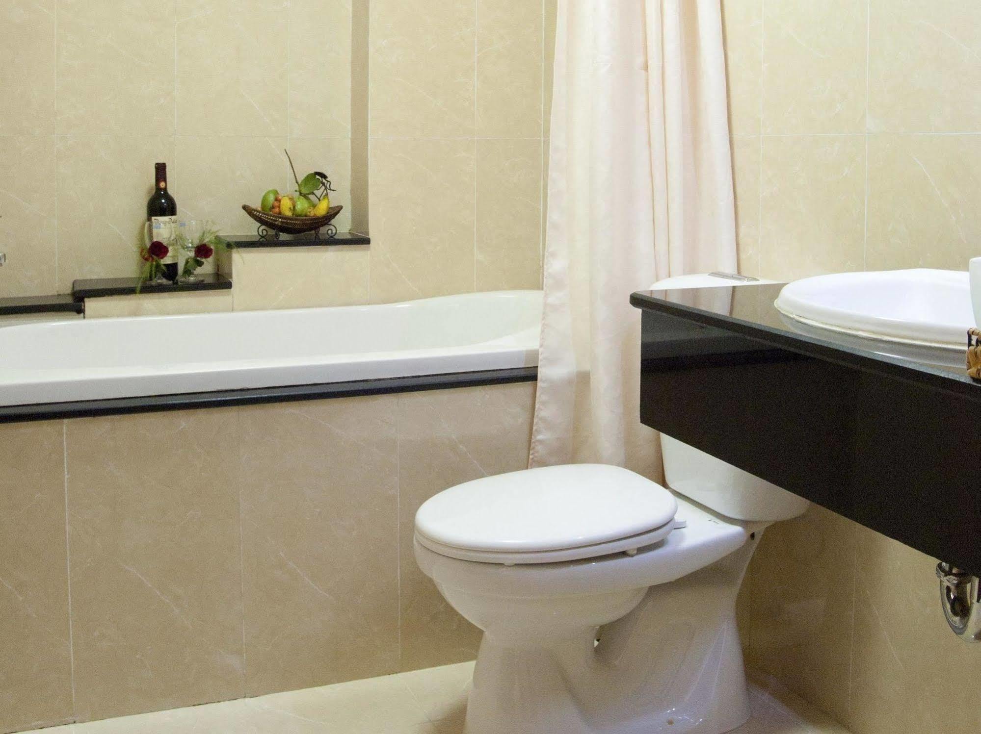 Valentine Luxury Hotel - 31 Bui Vien Street Ho Chi Minh-stad Buitenkant foto